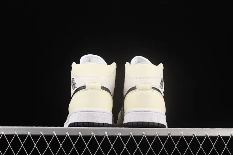 All categories Air Jordan Jordan series basketball shoes Air Jordan 1 Mid Air Jordan 1 Mid AJ1 Joe 1 white apricot milk coconut cream China basketball shoes BQ6472-121